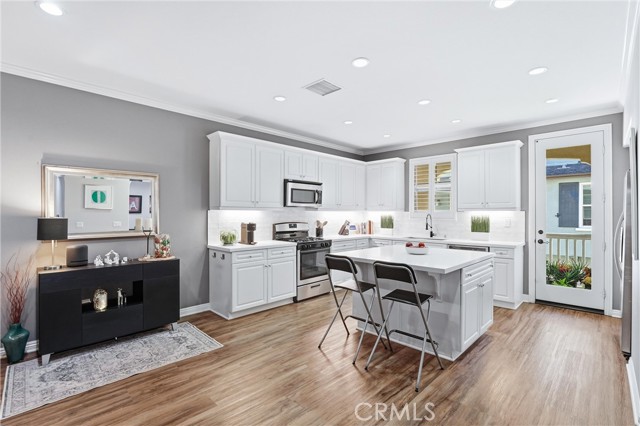 Detail Gallery Image 6 of 42 For 755 S Kroeger St, Anaheim,  CA 92805 - 3 Beds | 3/1 Baths