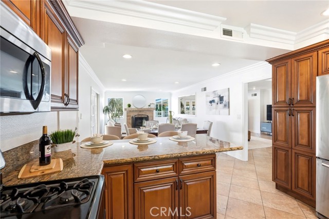 1110 E Meats Ave, Orange CA: https://media.crmls.org/medias/f6092e2b-0387-4292-8cc2-954365f4fa65.jpg