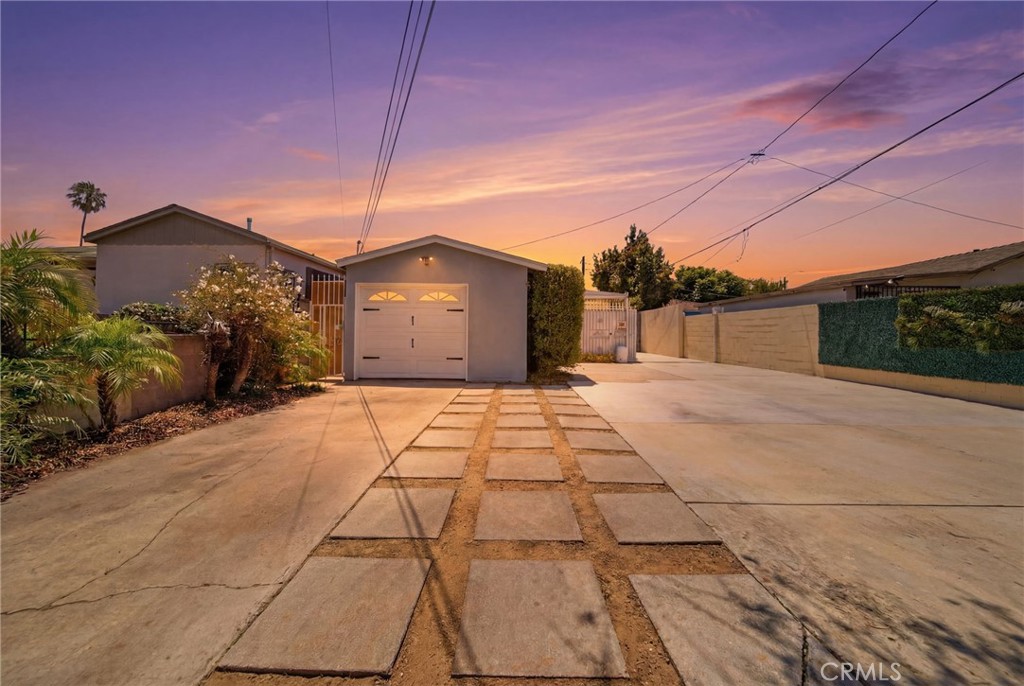 Duplex at 3944 W 111th