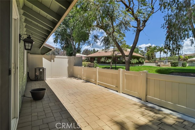 8152 Village 8, Camarillo CA: https://media.crmls.org/medias/f60acdc2-2da8-48b3-9ffb-44c3bed89f9c.jpg