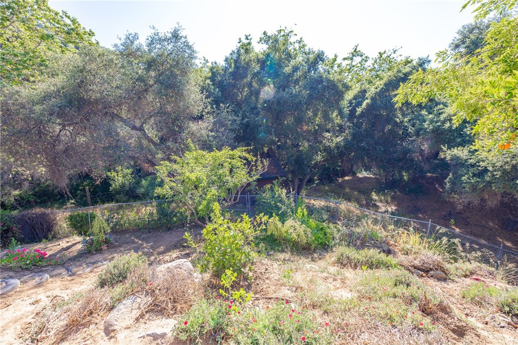https://media.crmls.org/medias/f60ae937-75f0-4171-b718-58c8807c502e.jpg?preset=X-Large