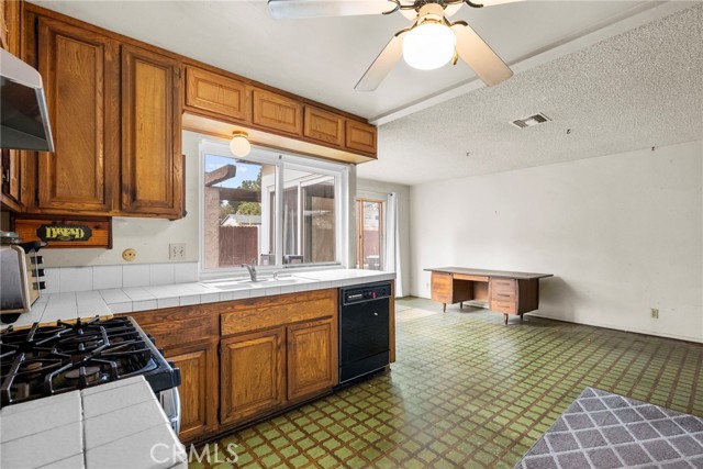 Detail Gallery Image 15 of 29 For 26815 Lugar De Oro Dr, Valencia,  CA 91354 - 3 Beds | 2 Baths