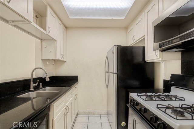 19350 Sherman Way, Reseda CA: https://media.crmls.org/medias/f60c8a60-dea7-4ef4-8f8c-ee751499dd71.jpg