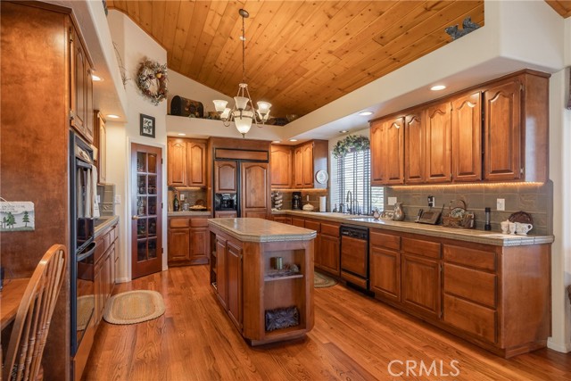 Detail Gallery Image 17 of 52 For 26329 Spyglass, Lake Arrowhead,  CA 92352 - 5 Beds | 3/1 Baths