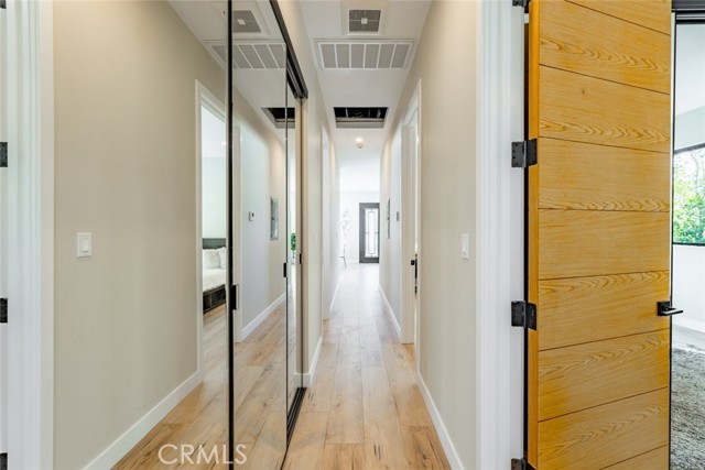 5805 Bucknell Avenue, Valley Village CA: https://media.crmls.org/medias/f60d2658-dfde-488a-91d3-ea84dc11948f.jpg