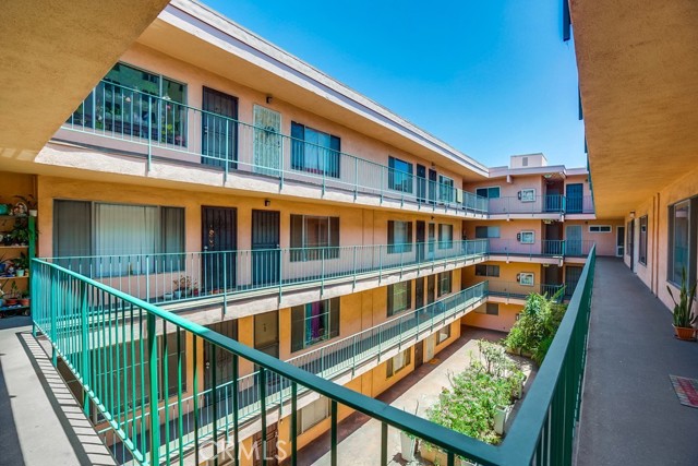 Detail Gallery Image 6 of 30 For 335 Cedar Ave #308,  Long Beach,  CA 90802 - 2 Beds | 1/1 Baths