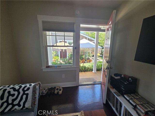 Detail Gallery Image 4 of 15 For 127 N San Marino Ave, Pasadena,  CA 91107 - 1 Beds | 1 Baths