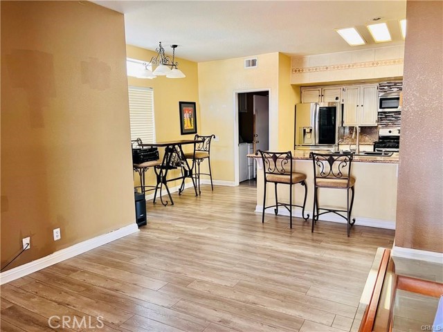 Detail Gallery Image 6 of 12 For 12342 Hitching Post, Victorville,  CA 92392 - 4 Beds | 2/1 Baths
