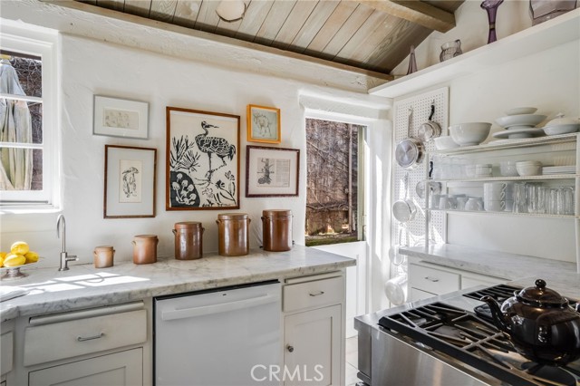 Detail Gallery Image 15 of 34 For 724 Poppy Ave, Corona Del Mar,  CA 92625 - 2 Beds | 1 Baths