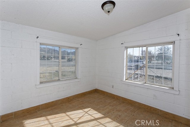 19288 3rd, Oro Grande CA: https://media.crmls.org/medias/f611d47a-3515-4714-9228-21406e953e68.jpg