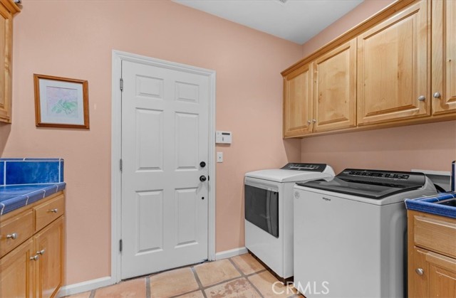13715 E Nebraska Avenue, Kingsburg CA: https://media.crmls.org/medias/f612838d-e054-432b-bdb3-48c60e95596c.jpg