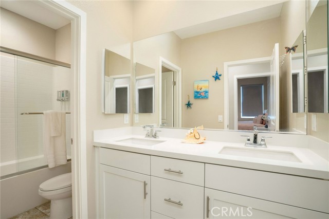 Detail Gallery Image 24 of 46 For 28511 Sparrow Way, Saugus,  CA 91350 - 5 Beds | 5 Baths