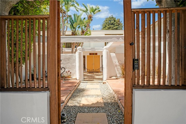 Detail Gallery Image 2 of 45 For 11967 Sunshine Ter, Studio City,  CA 91604 - 4 Beds | 3 Baths