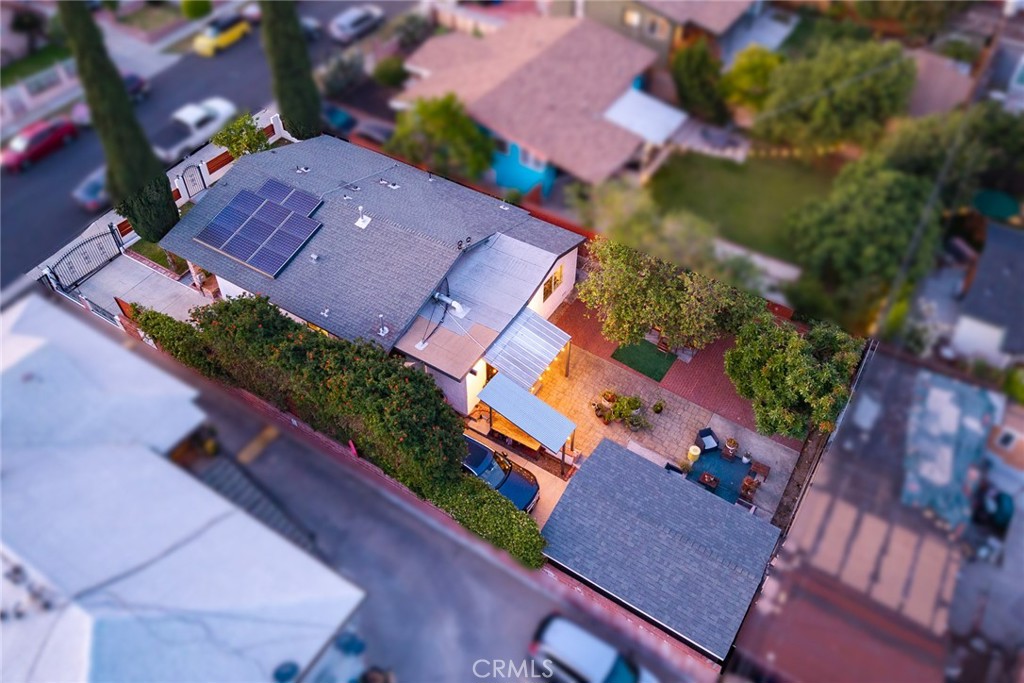 https://media.crmls.org/medias/f61479e7-1956-41f6-bce0-10d7c5c0190b.jpg?preset=X-Large