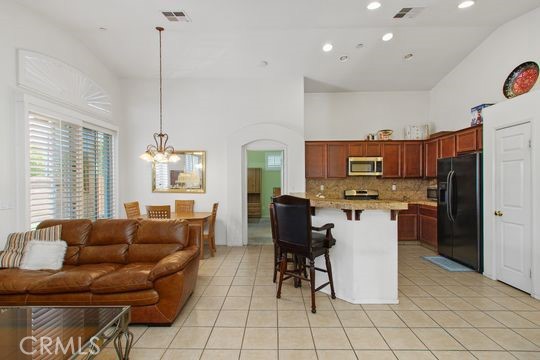 4516 Streamport Drive, Riverside CA: https://media.crmls.org/medias/f614b686-6521-4496-adde-df47ad1aeb79.jpg