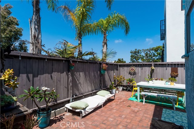 419 24th Street, Hermosa Beach, California 90254, 3 Bedrooms Bedrooms, ,1 BathroomBathrooms,Residential,Sold,24th,SB17141887