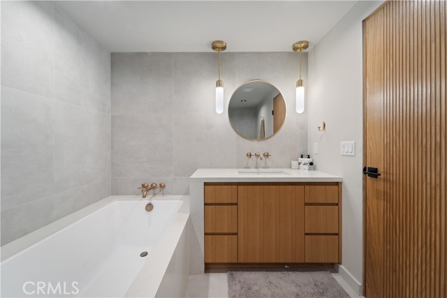 Detail Gallery Image 19 of 56 For 19778 Grand View Dr, Topanga,  CA 90290 - 4 Beds | 4/1 Baths