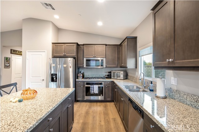 Detail Gallery Image 8 of 28 For 29723 Western Front, Menifee,  CA 92584 - 3 Beds | 3 Baths