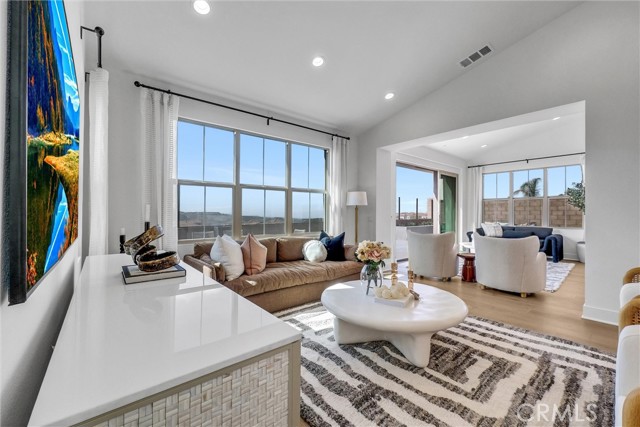 236 Collino, Irvine CA: https://media.crmls.org/medias/f6169e22-3f4b-488b-ba9b-0007b1ad77aa.jpg