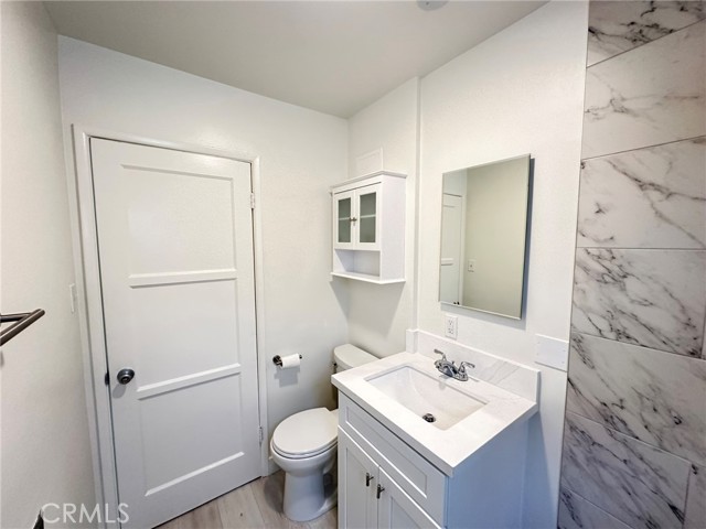 Detail Gallery Image 6 of 19 For 23 Rose #1/2,  Venice,  CA 90291 - 0 Beds | 1 Baths