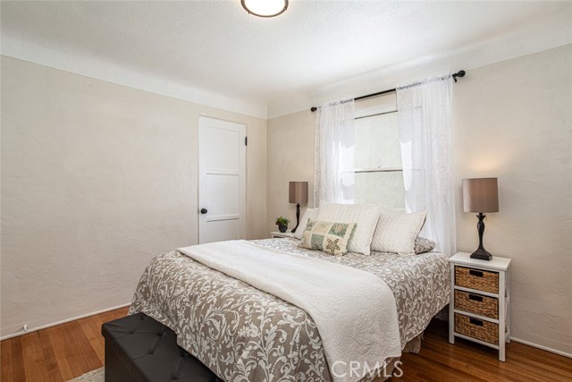 130 Claremont Avenue, Long Beach CA: https://media.crmls.org/medias/f617d5ad-07f3-427b-b2db-f8294d5ec562.jpg