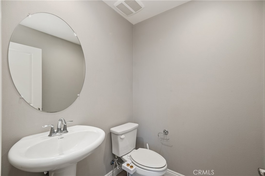 https://media.crmls.org/medias/f6183c0a-5d5d-4194-bd69-b741c2752276.jpg?preset=X-Large