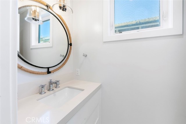 417 E Bay, Newport Beach CA: https://media.crmls.org/medias/f6188af6-a865-4022-a6d9-25f0846c6d7d.jpg