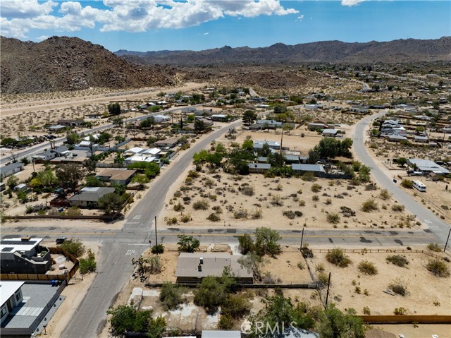 62008 Mountain View Circle, Joshua Tree CA: https://media.crmls.org/medias/f618af2a-10b9-4a08-a94c-fa37d6d82a93.jpg