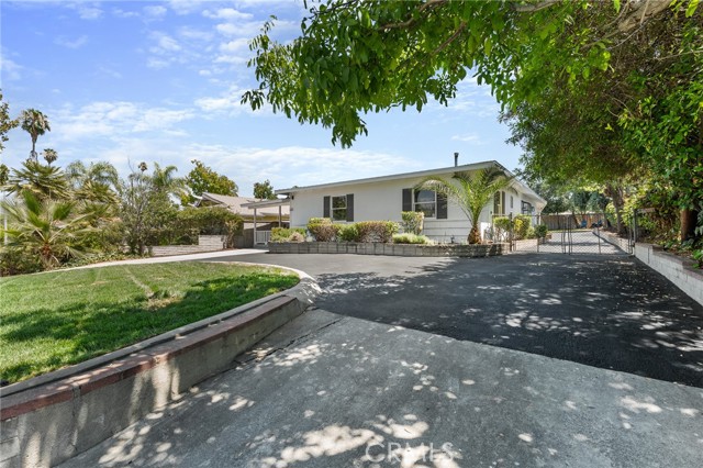 670 E Palm Avenue, Redlands CA: https://media.crmls.org/medias/f618d7a0-39ac-4bcc-851d-9864196b108f.jpg
