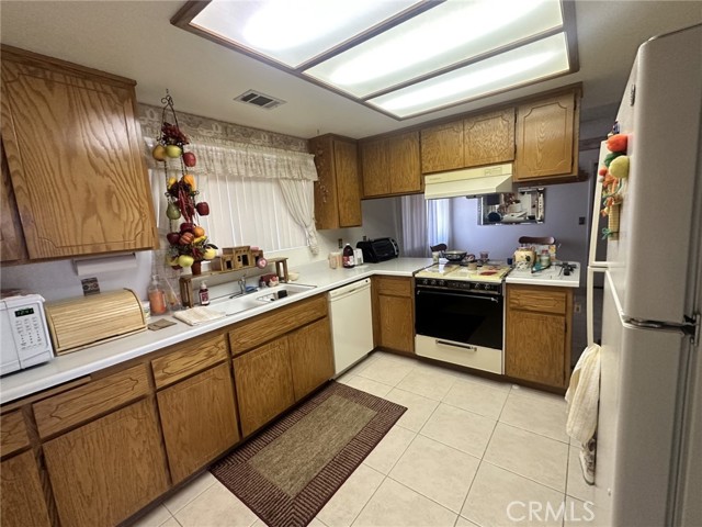 Detail Gallery Image 7 of 15 For 9239 Joshua, Apple Valley,  CA 92308 - 3 Beds | 2 Baths