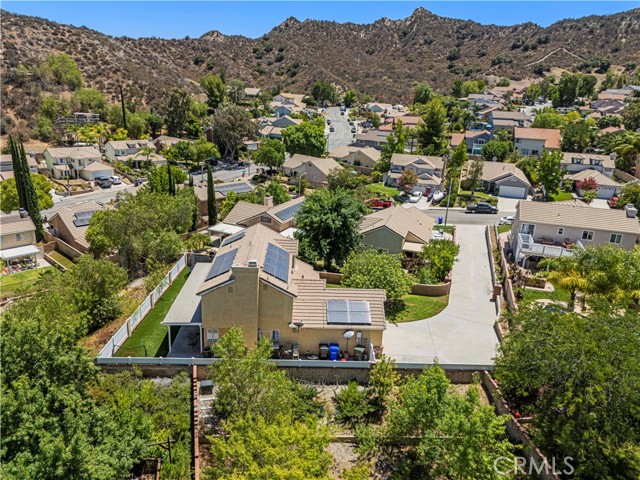 28519 Forest Meadow Place, Castaic CA: https://media.crmls.org/medias/f618eb06-59be-4327-8e8d-f55d258e6f8c.jpg