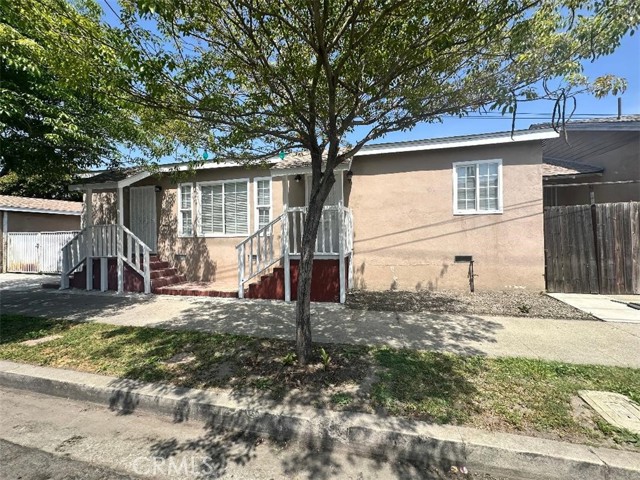 10516 S Clovis Avenue, Los Angeles CA: https://media.crmls.org/medias/f6196fed-4e8d-4961-99f7-8c6b760d28d1.jpg