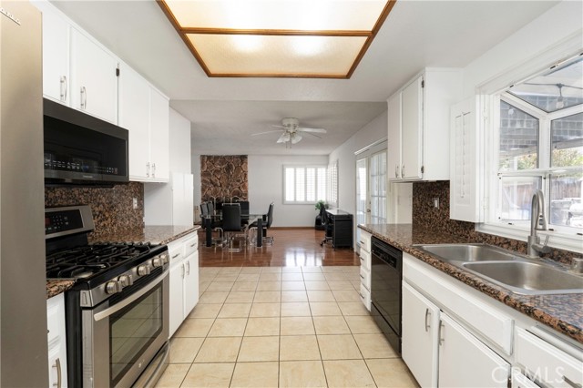 949 Dolly Drive, Lake Elsinore CA: https://media.crmls.org/medias/f61a1de8-4fc1-48df-9713-0a6dfc158a6f.jpg
