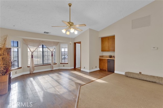 Detail Gallery Image 10 of 65 For 13889 Olathe Rd, Apple Valley,  CA 92307 - 5 Beds | 2/1 Baths