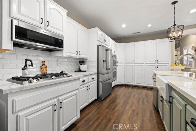 31502 Emperor Drive, Canyon Lake CA: https://media.crmls.org/medias/f61c8f4d-2fec-42c5-8a99-06edb667337d.jpg