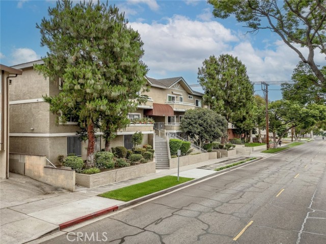 620 N 6th Street, Burbank CA: https://media.crmls.org/medias/f61c94e9-1e5b-43aa-8374-96ee95f0fc78.jpg