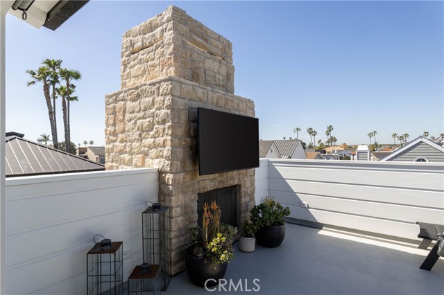 Detail Gallery Image 28 of 65 For 400 40th Street, Newport Beach,  CA 92663 - 7 Beds | 6/2 Baths