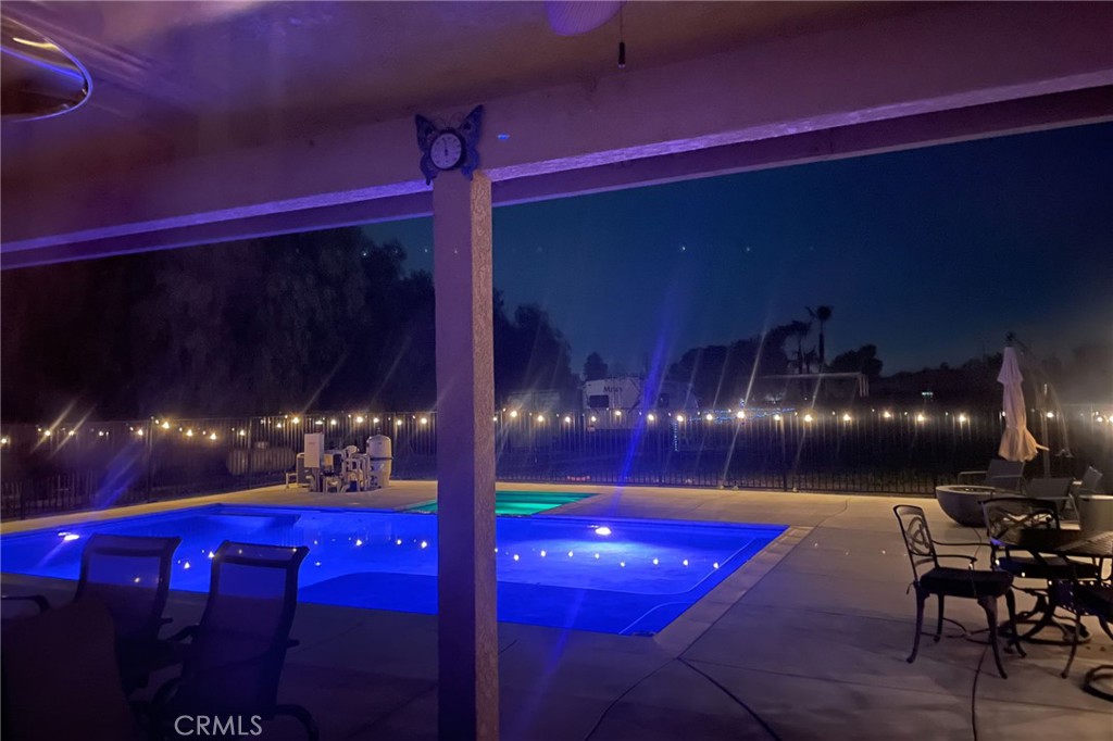 https://media.crmls.org/medias/f61d816b-df8b-4097-ac82-450593467e87.jpg?preset=X-Large