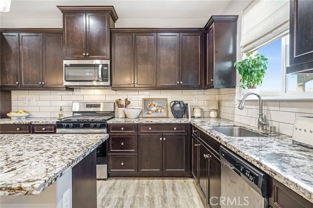 1206 Bristlecone Drive, Madera CA: https://media.crmls.org/medias/f61ddabd-722b-4d74-b08b-292881b6ec30.jpg