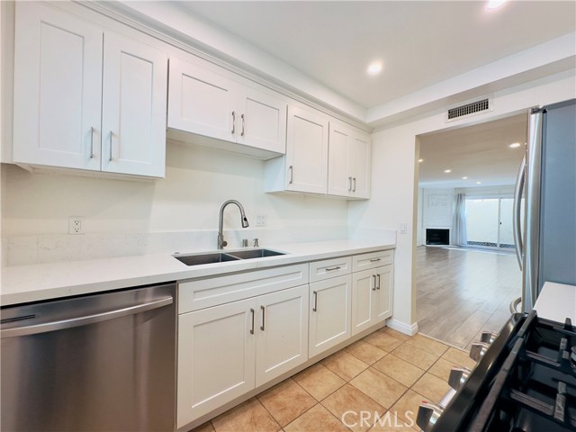 525 E Verdugo Avenue, Burbank CA: https://media.crmls.org/medias/f61e67aa-c966-4a46-b97d-e5222294d07e.jpg