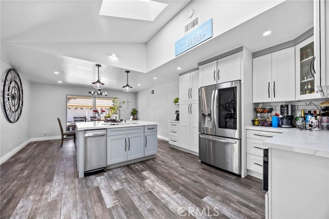 Detail Gallery Image 11 of 40 For 6800 Berry Ave, Buena Park,  CA 90620 - 2 Beds | 2 Baths