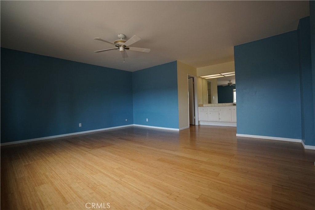 https://media.crmls.org/medias/f6201165-9bd2-4814-8ead-86fce6d5ca19.jpg?preset=X-Large