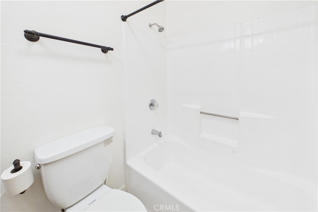 https://media.crmls.org/medias/f62078c6-f66d-42ed-b23d-496afa81f49d.jpg?preset=X-Large