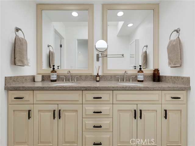 Detail Gallery Image 19 of 27 For 11806 Moorpark #C,  Studio City,  CA 91604 - 4 Beds | 3 Baths