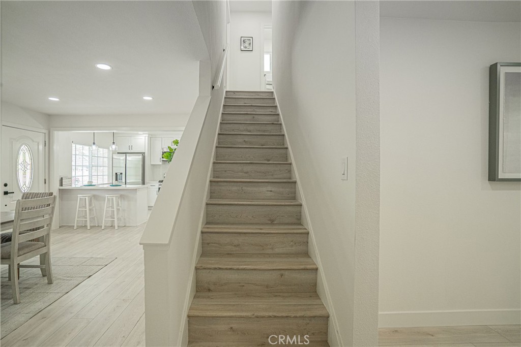 https://media.crmls.org/medias/f623a96a-5865-40d3-99c2-d976908bd135.jpg?preset=X-Large
