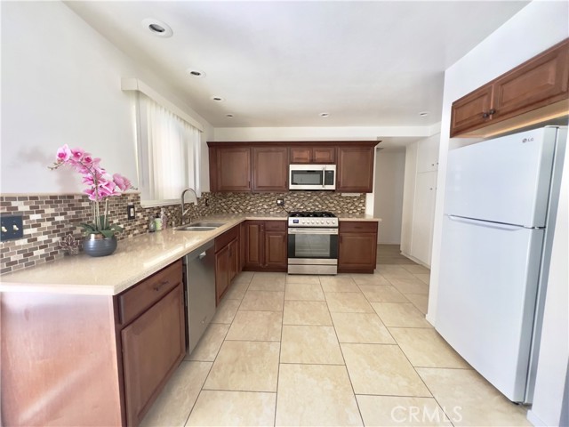 Detail Gallery Image 6 of 28 For 1521 W Westmont, Hemet,  CA 92543 - 2 Beds | 2 Baths
