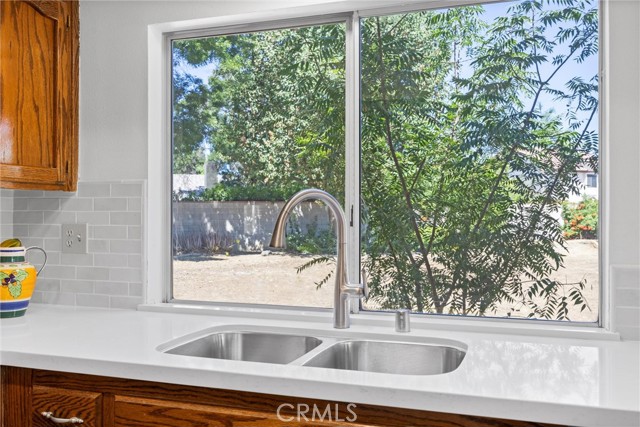 601 Las Arenas Court, Bakersfield CA: https://media.crmls.org/medias/f625c03a-766f-4da2-a90f-b8e1b0ab887c.jpg