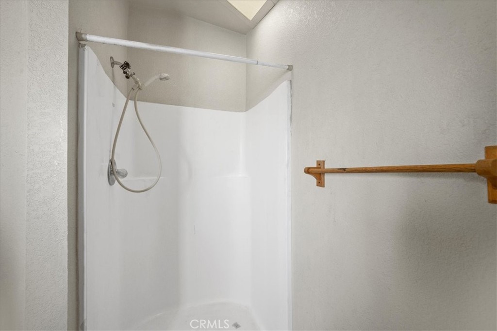 https://media.crmls.org/medias/f625d6fe-d48b-4d2d-8a49-a40e8dc386a6.jpg?preset=X-Large