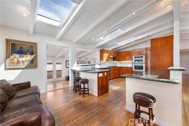 Detail Gallery Image 15 of 59 For 642 14th, Manhattan Beach,  CA 90266 - 4 Beds | 4 Baths