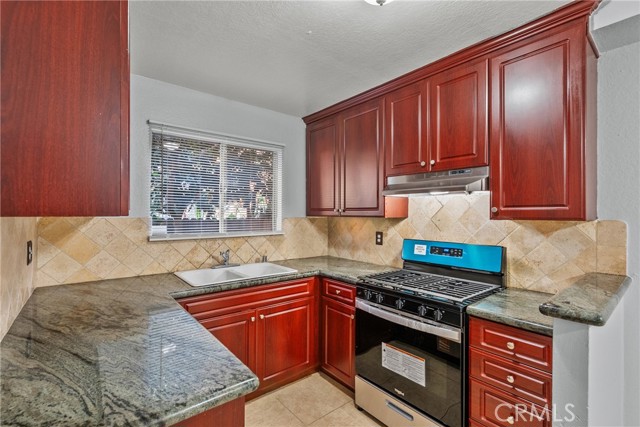 14265 Terra Bella St, Panorama City CA: https://media.crmls.org/medias/f62660a5-c201-4b3e-a273-8336dcaa8af5.jpg